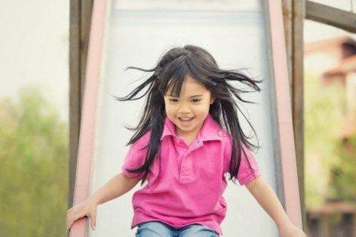 4 điều cha mẹ thường làm sẽ giúp những đứa trẻ có khí chất khi lớn lên