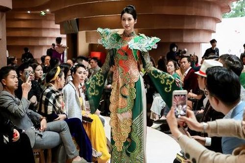 Thời trang lấy cảm hứng từ vẻ đẹp của gốm Việt