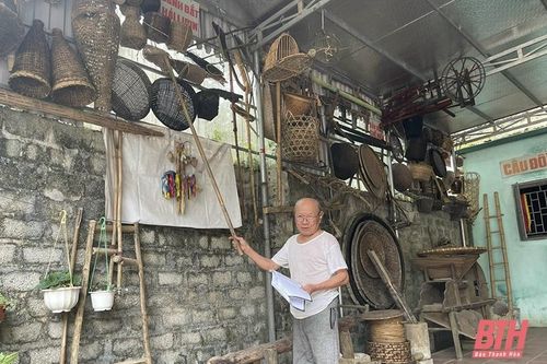 Những người tích cực lưu giữ và truyền dạy văn hóa truyền thống