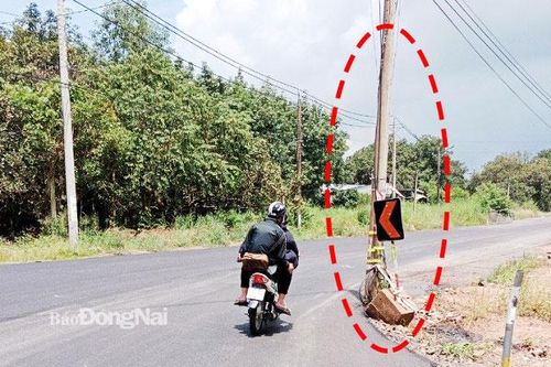 Trụ điện trung thế và hạ thế nằm ngay dưới lòng lề đường