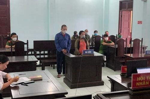 Hành hạ con, cha dượng và mẹ đẻ lĩnh án tù