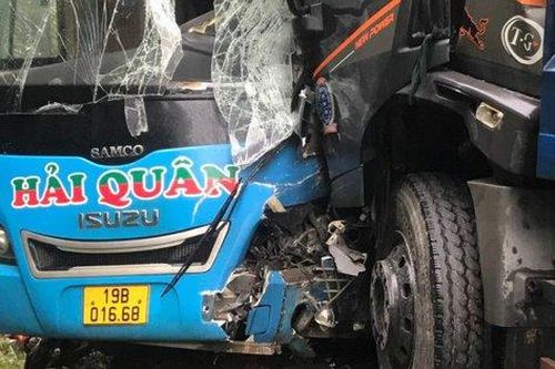 Tai nạn liên hoàn giữa cơn mưa, 6 người bị thương khi đang trên đường đi khám bệnh