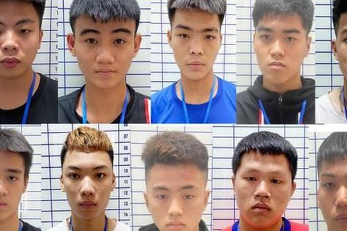 Rủ bạn vào trường đánh 'hội đồng' bạn học