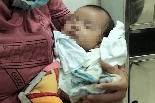Bé trai bị bỏ rơi trong đêm lạnh cùng lời nhắn 'lỡ duyên'