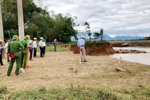 Dân bất an vì sống trong vùng sạt lở nghiêm trọng