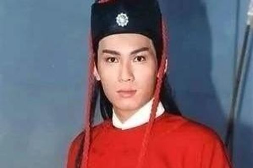 Triển Chiêu nghèo nhất màn ảnh tiệc tùng cùng nhóm phụ nữ giàu có