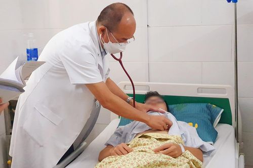 Mắc sốt xuất huyết, nhiều người cô đặc máu, suy đa tạng mới đến viện