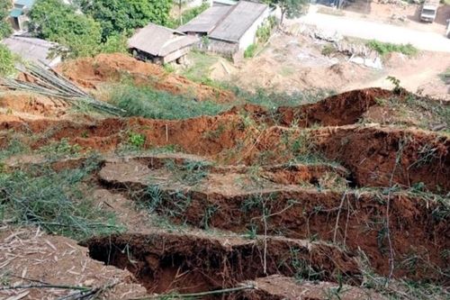 Quan Hóa (Thanh Hóa): Một trường mầm non phải dừng thi công vì sạt lở khoảng 8.000m3 đất