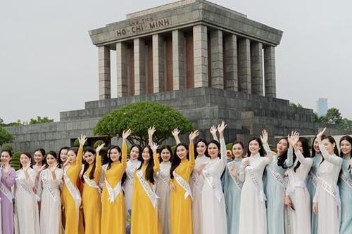 Thí sinh Hoa hậu Du lịch Việt Nam 2022 rạng rỡ khám phá Thủ đô Hà Nội