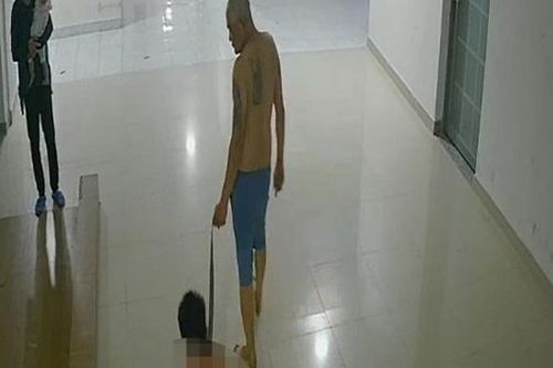Bắt khẩn cấp người cha hành hạ con ruột