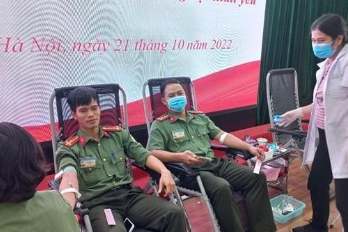 Công an Cửa khẩu Cảng hàng không Quốc tế Nội Bài hiến máu tình nguyện