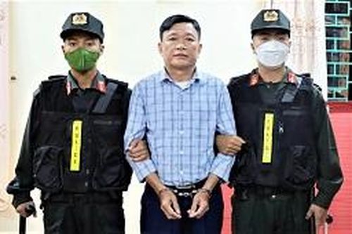 Khởi tố, bắt tạm giam Chủ tịch xã tham ô tài sản
