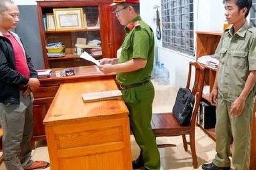 Cha dượng và mẹ ruột đánh đập bé gái thương tích 24%