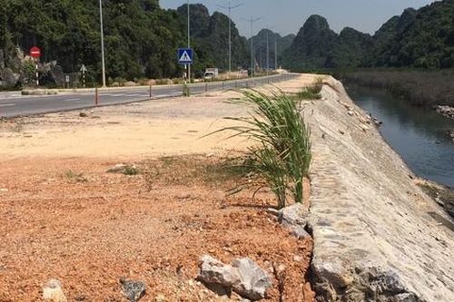 Quảng Ninh: Tuyến đường bao biển nguy cơ thành bãi tập kết rác thải