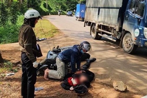 Thanh Hóa: Tài xế xe ôm quên gạt chân chống gây tai nạn khiến người ngồi sau tử vong