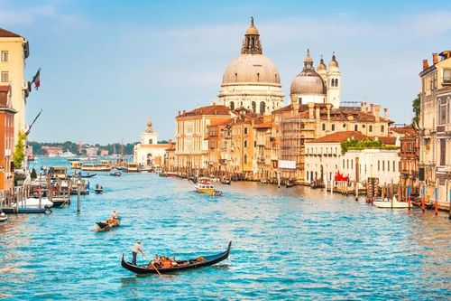 Khách du lịch trộm thuyền giữa đêm ở Venice