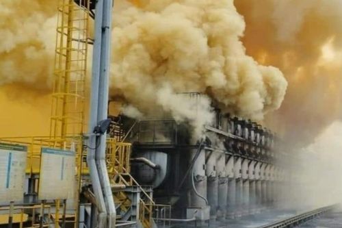 Quạt khí ở Formosa gặp sự cố, khói vàng bốc cao hàng chục mét