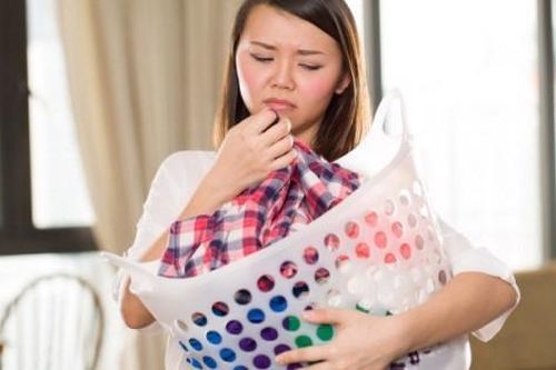 Khử mùi đồ nướng dính trên quần áo