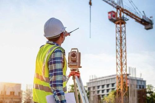 Có quy định về tuổi của chức danh giám sát trưởng?