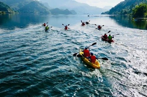 Lần đầu tiên đua thuyền Kayak trên sông Đà