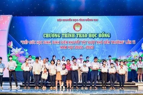 Vedan Việt Nam trao học bổng 'Tiếp sức học sinh, sinh viên khuyết tật vượt khó đến trường' năm học 2022-2023