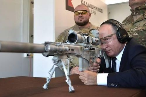 Phát ngôn viên Điện Kremlin: Ông Putin 'thích thử vũ khí mới'
