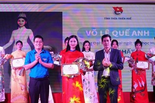 Nữ sinh ngành Ngôn ngữ và Văn hóa Hàn Quốc giành giải nhất thi 'Sinh viên với áo dài Huế'