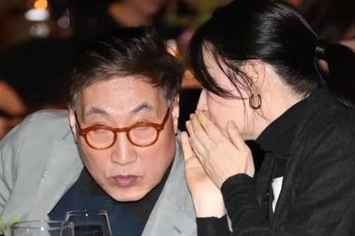 Lee Young Ae xuất hiện cùng chồng 71 tuổi
