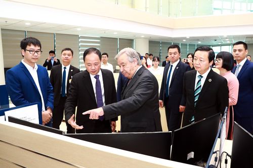 Tổng Thư ký Liên Hợp Quốc thăm nơi 'bắt bệnh ông trời' của Việt Nam