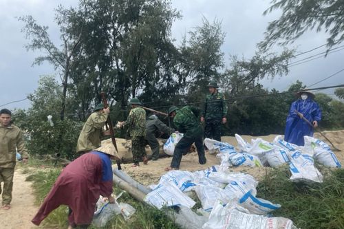 Nhiều nơi ở Quảng Bình tiếp tục bị sạt lở, chia cắt do mưa lớn