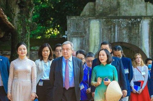 Tổng thư ký Liên Hợp Quốc thăm các địa danh nổi tiếng ở Hà Nội