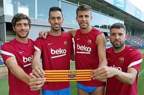 Xavi tính thay cả 4 đội trưởng của Barca trong mùa sau