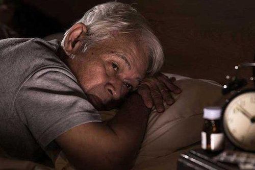 Sau 40 tuổi, cần nhớ ''3 không'' và ''4 nên'' trước khi ngủ