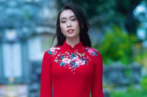 Hoa hậu Hòa bình Việt Nam 2022 cứ diện áo dài truyền thống là đẹp