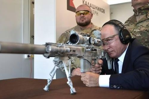 Điện Kremlin tiết lộ tần suất Tổng thống Putin thử súng