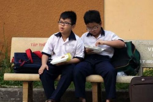 Vào lớp sớm có phải là nguyên nhân làm trẻ thiếu ngủ, mỏi mệt?