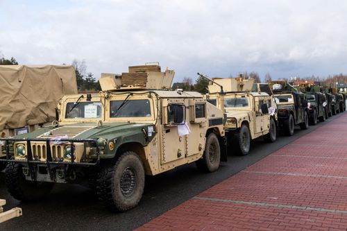 Ukraine nhận loạt thiết giáp Humvee Mỹ