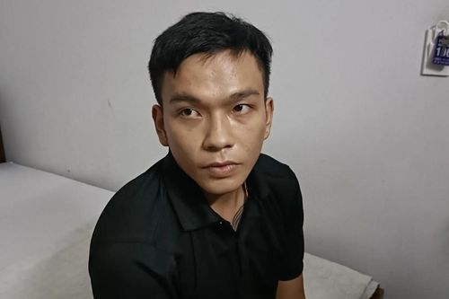 Đột nhập phòng ngủ của cầu thủ, lấy trộm iPhone và đồng hồ Rolex