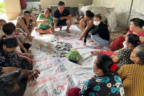 Phá sới bạc ở vùng quê có nhiều phụ nữ tham gia