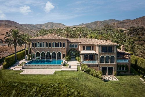Bên trong dinh thự đang được rao bán giá 85 triệu USD ở Malibu