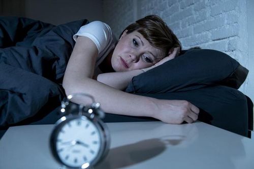 Cứ 3 – 4 giờ sáng lại đột ngột tỉnh giấc không thể ngủ lại, vì sao?