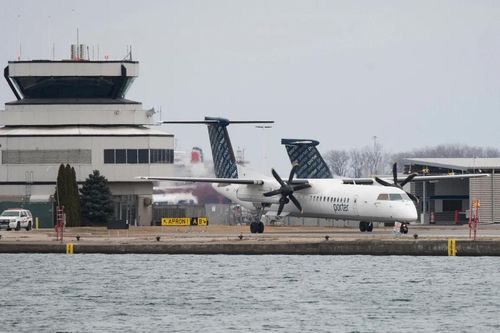 Phát hiện gói hàng nghi chứa chất nổ gần sân bay Billy Bishop, Canada