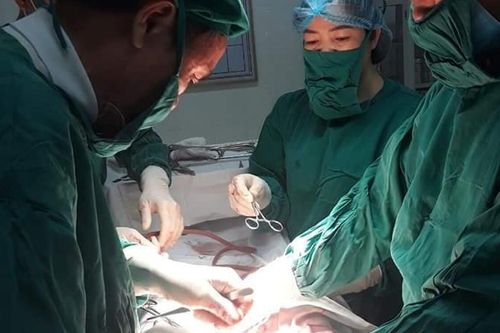 Sản phụ 21 tuổi bị sa dây rốn được cấp cứu kịp thời
