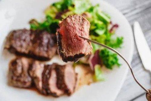 4 nhóm người nên tránh hoặc bỏ qua hoàn toàn món bít tết để tốt cho cơ thể