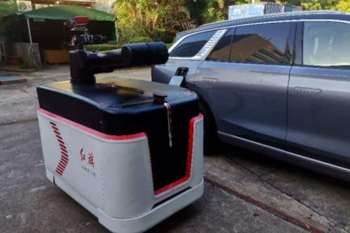 Hongqi phát triển robot tự hành có thể sạc cho xe điện
