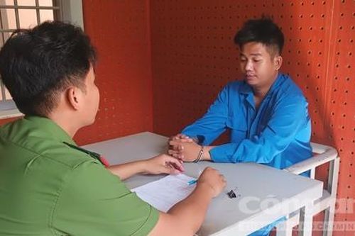 Bắt nhóm chuyên đặt mua điện thoại xịn qua mạng, khi nhân viên tới giao thì cướp giật