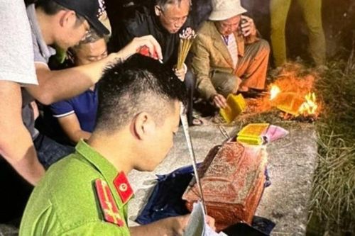 Kẻ đào trộm mộ, đòi tiền chuộc 300 triệu đồng bị bắt khẩn cấp