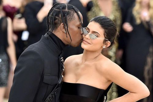 Travis Scott bị tố ngoại tình sau lưng Kylie Jenner