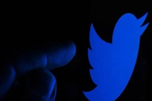 Người đàn ông làm rung chuyển Twitter