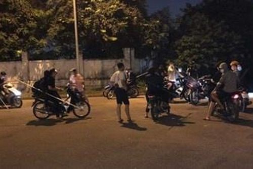 Hai nhóm thanh niên hỗn chiến vì nghĩ bị nhìn đểu
